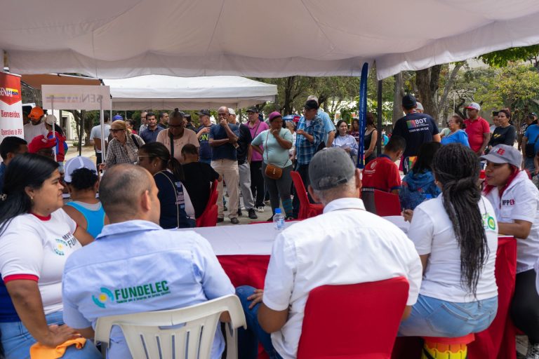 Instituciones públicas brindan atención a parroquias caraqueñas