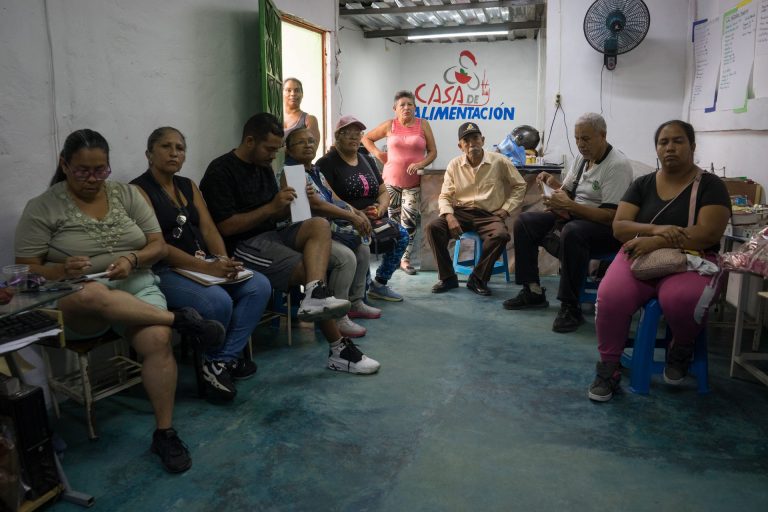 Dos mil familias beneficiadas con instalación de Mesas Técnicas de Energía en El Valle