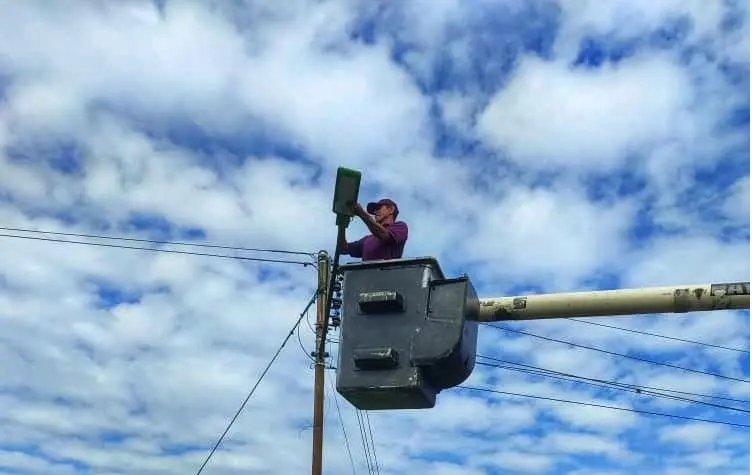 Corpoelec y las Mesas Técnicas de Energías instalan luminarias en Chururú estado Táchira