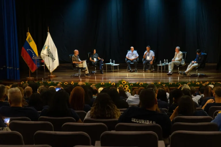 Expertos debatieron sobre los desafíos y oportunidades de los proyectos socio-tecnológicos de Fundelec