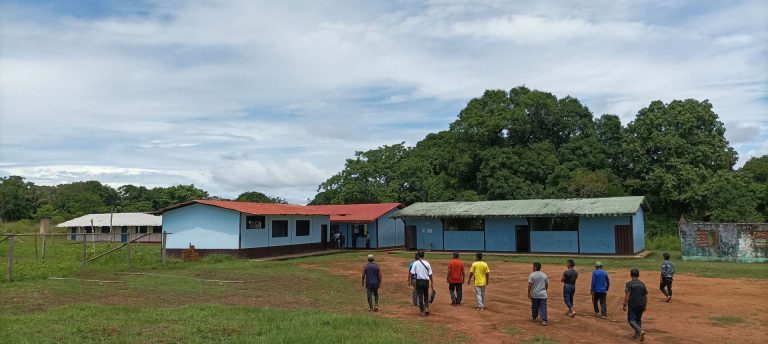 Fundelec aplica diagnósticos de carga a sistemas fotovoltaicos instalados en comunidades aisladas del estado Amazonas