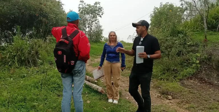 Mesas Técnicas de Energía atienden casos de luminarias en comunas de El Junko