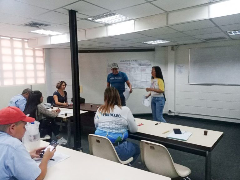 Fundelec capacita a Poder Popular de La Guaira en materia eléctrica