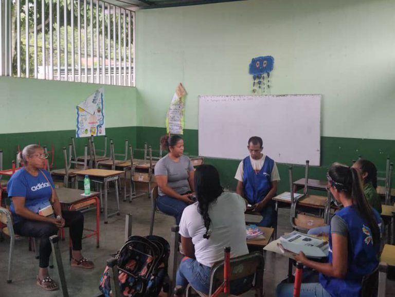 Discuten Ley Orgánica del Sistema y Servicio Eléctrico con jueces de paz en Miranda