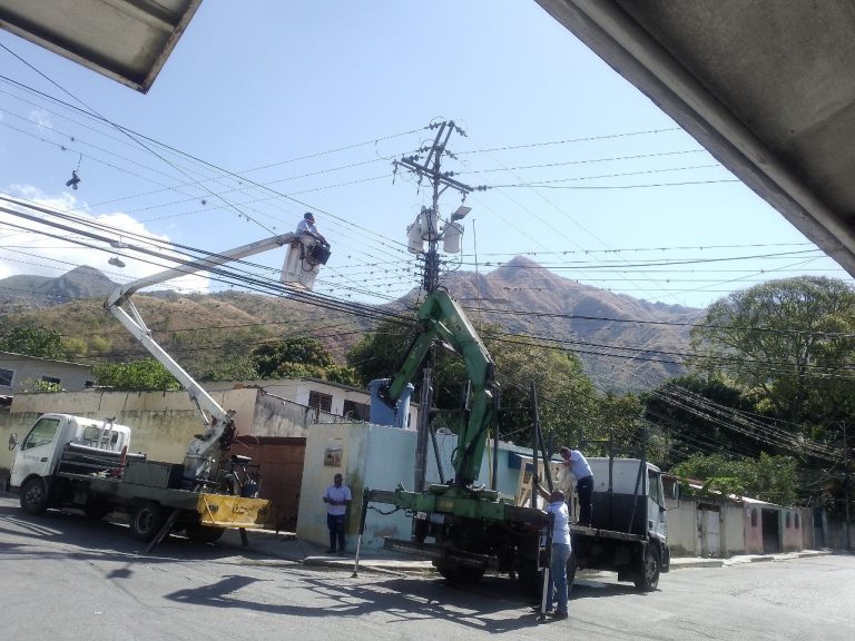 Corpoelec instala transformador en Las Delicias de Aragua