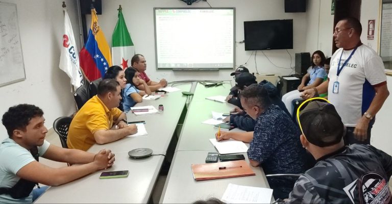 Trabajadores de CORPOELEC en Mérida se capacitan en materia de energía eléctrica