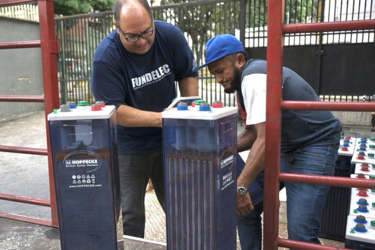 Unen esfuerzo para instalación de SFV en comunidad de Manapiare