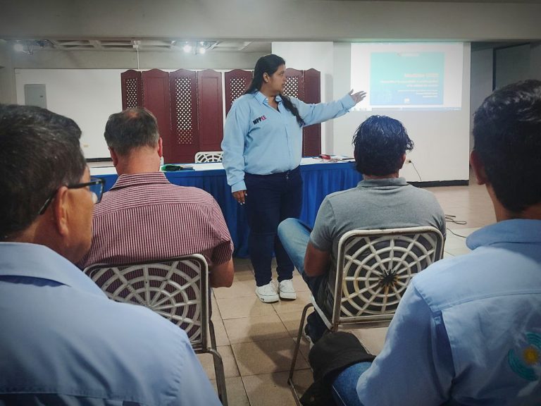 Fundelec dicta taller sobre consumo óptimo de energía en Mérida