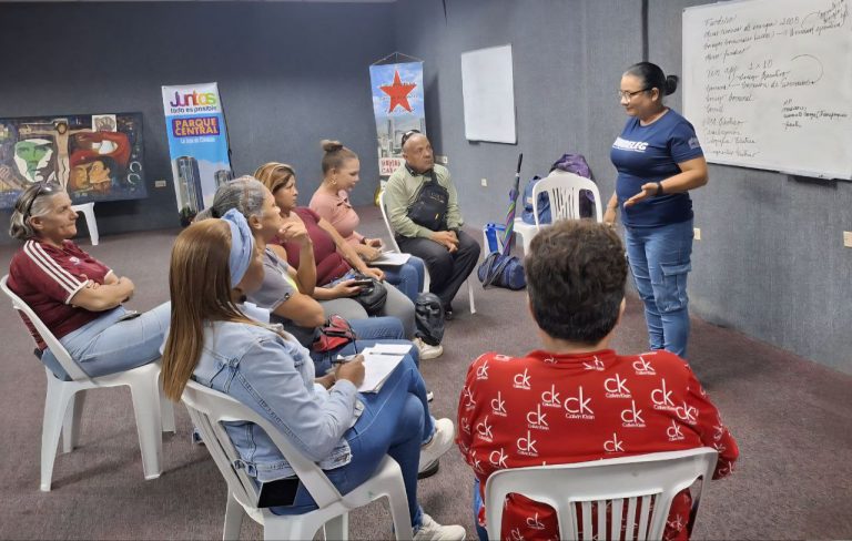 Fundelec dicta taller ABC Mesas Técnicas de Energía