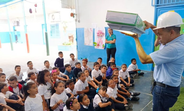 Formación en ahorro energético a estudiantes del estado Sucre