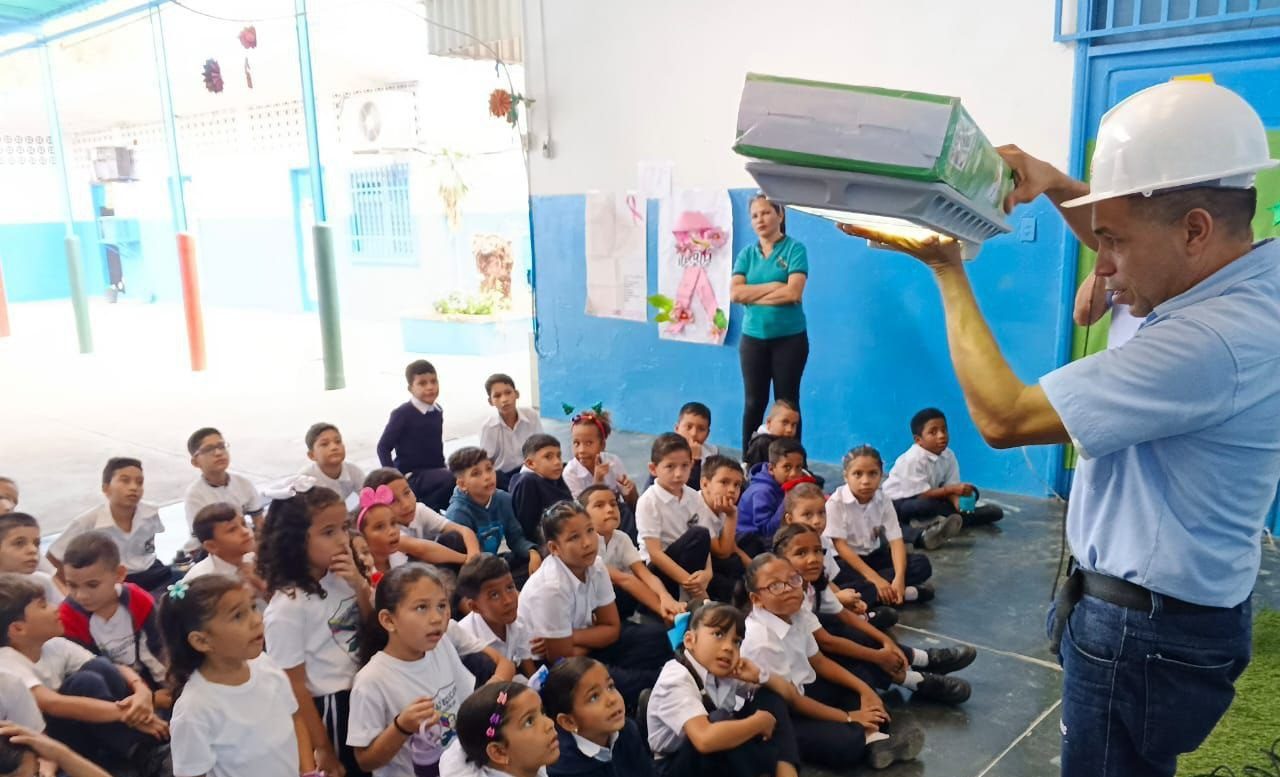 Formación en ahorro energético a estudiantes del estado Sucre