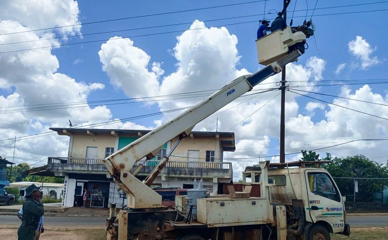 Atienden casos del programa 1x10 Buen Gobierno en Bolívar