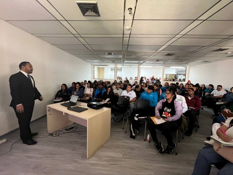 Comité de Auditores del SEN realiza Conversatorio sobre Contrataciones Públicas