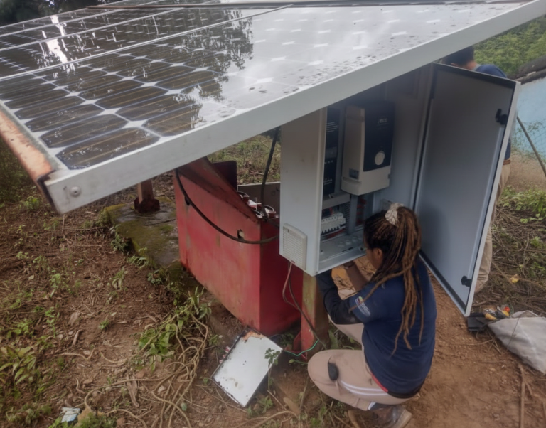 Fundelec recupera sistema fotovoltaico en escuela básica de Guárico