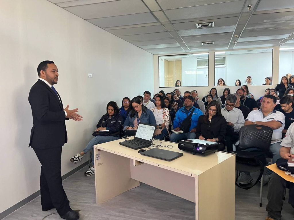 Comité de Auditores del SEN realiza Conversatorio sobre Contrataciones Públicas