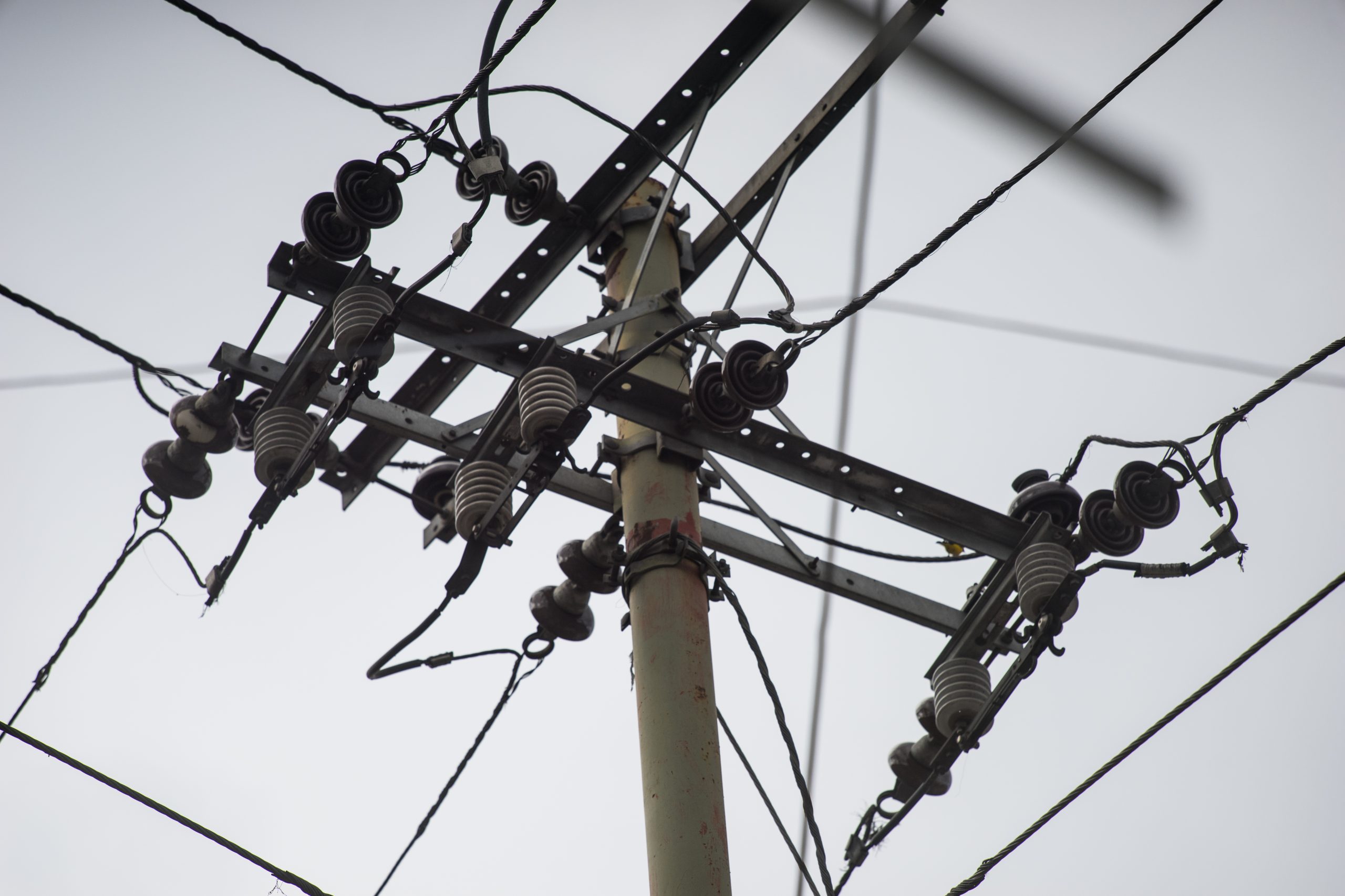 Brindan asesoría eléctrica en comunidad del estado Anzoátegui