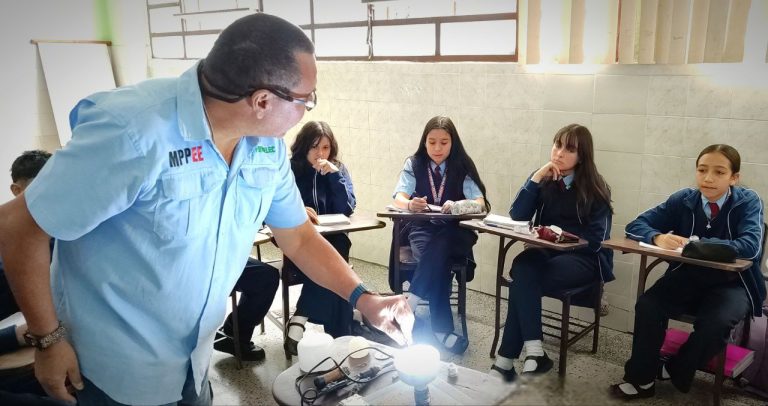 Fortalecen formación técnica con taller en colegio de Mérida