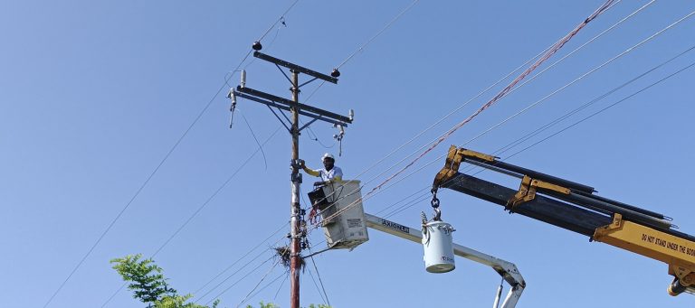 Avanza proyecto eléctrico en comunidad organizada de Cojedes