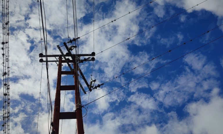 Equipo técnico de Fundelec brinda atención energética en comunidades de Mérida