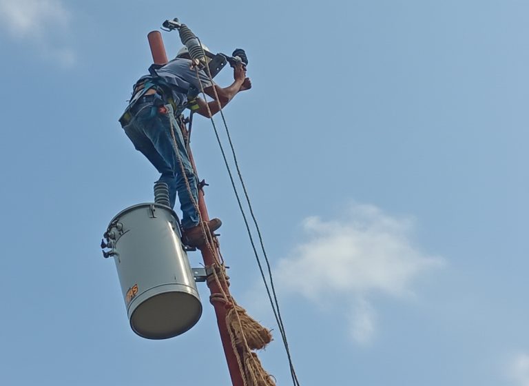 proyecto de electrificación en El Junko