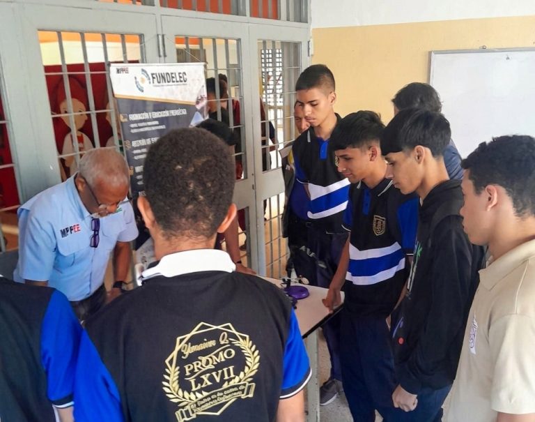 formación en reparación de bombillos y luminarias LED