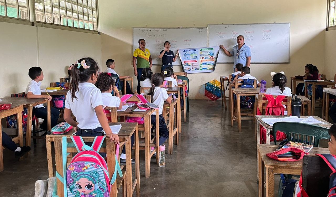 (Fundelec), realizó un taller formativo para sensibilizar en cuanto al ahorro energético, dirigido a estudiantes de educación básica del estado Cojedes