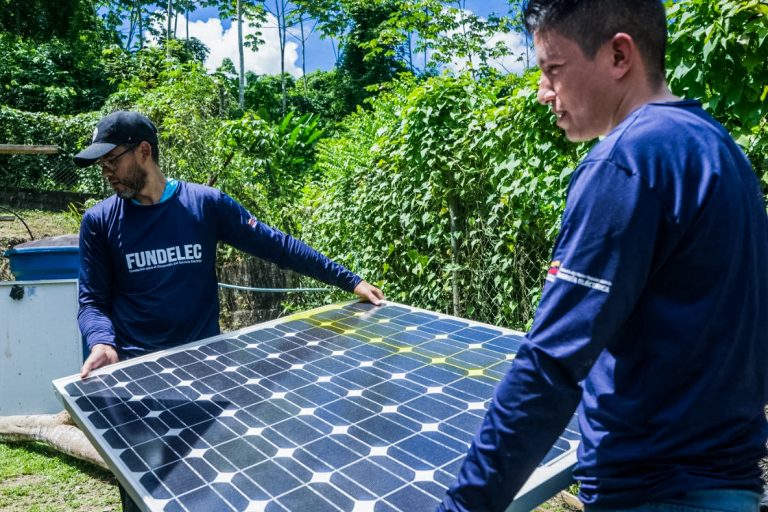 Actualizan sistema fotovoltaico en escuela de El Cambural